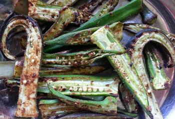 Pan-Seared Okra with Two Peppers & Minty Yogurt Dip